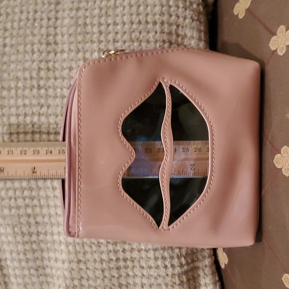 Lips Makeup Bag - Picture 2 of 9